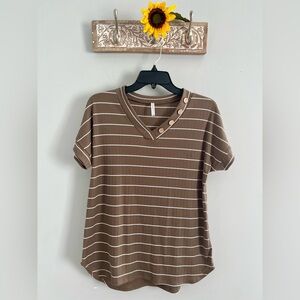 PASSPORTS WOMEN’S STRIPED BROWN AND WHITE RIBBED TOP- SIZE SMALL